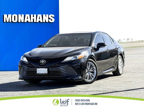 Used 2018 Toyota Camry XLE image 1