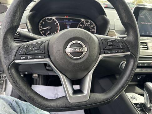 Used 2024 Nissan Altima 2.5 SV image 17