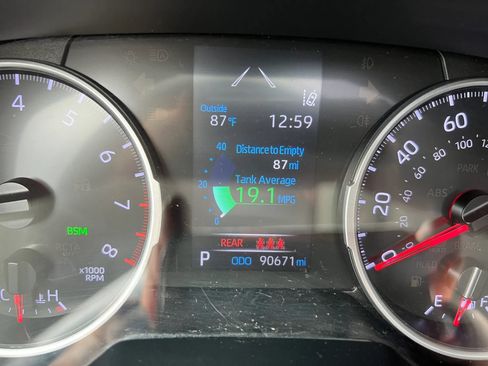 Used 2019 Toyota RAV4 XLE AWD/4WD image 18