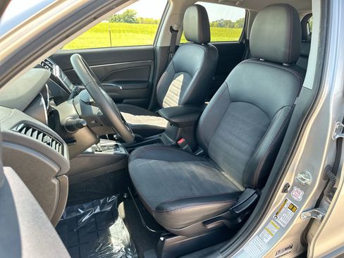 Used 2024 Mitsubishi Outlander Sport SE image 11