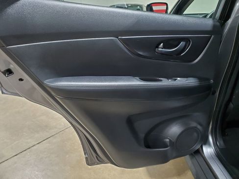 Used 2020 Nissan Rogue S FWD image 24