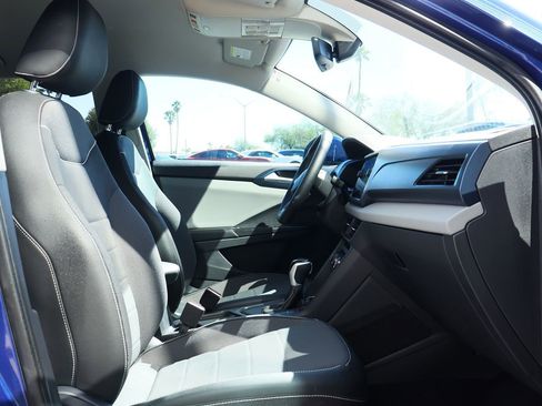 Used 2023 Volkswagen Taos SE image 34