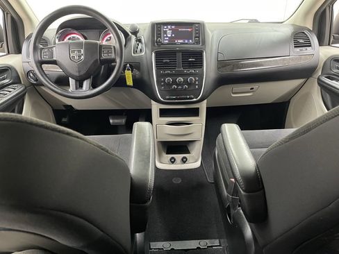 Used 2019 Dodge Grand Caravan SE w/ UConnect Hands-Free Group image 29