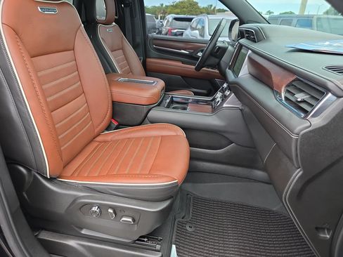 Used 2023 GMC Yukon Denali Ultimate AWD/4WD image 39