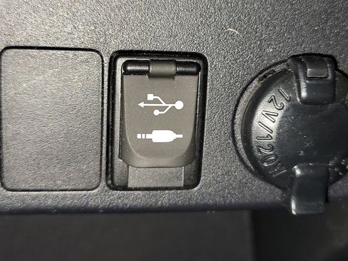 Used 2014 Toyota RAV4 Limited AWD/4WD image 24