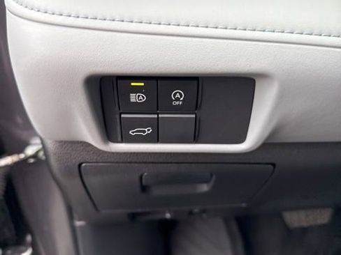 Used 2023 Toyota Highlander XLE AWD/4WD image 27