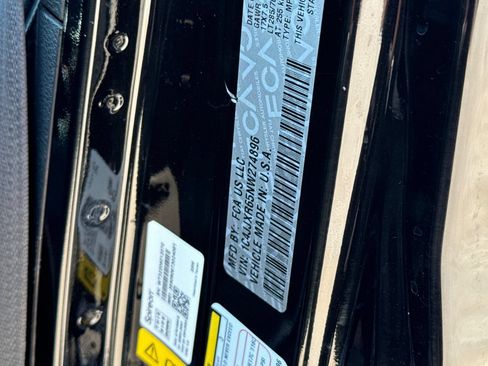 Used 2022 Jeep Wrangler Unlimited Rubicon 4xe w/ Cold Weather Group AWD/4WD image 36