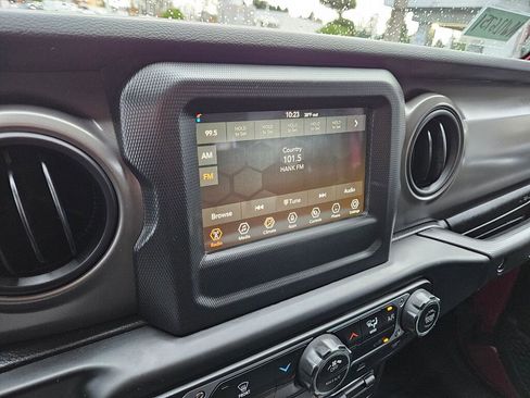 Used 2022 Jeep Wrangler Sport S image 19