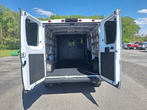 Used 2025 RAM ProMaster 2500 w/ U-Haul Equipment Group FWD image 14