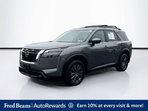 Used 2023 Nissan Pathfinder SV AWD/4WD image 3