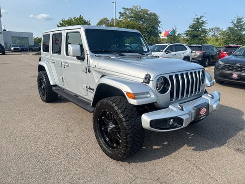Used 2022 Jeep Wrangler Unlimited Sahara AWD/4WD image 10