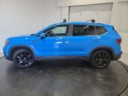 Used 2022 Volkswagen Taos SE FWD image 4