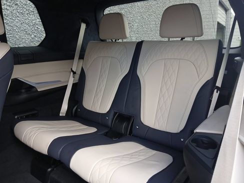 Used 2022 BMW X7 xDrive40i w/ Executive Package AWD/4WD image 5