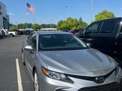 Used 2023 Toyota Camry LE FWD image 7