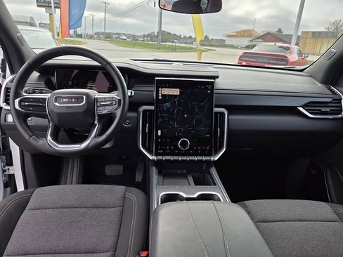 Used 2025 GMC Acadia Elevation image 13