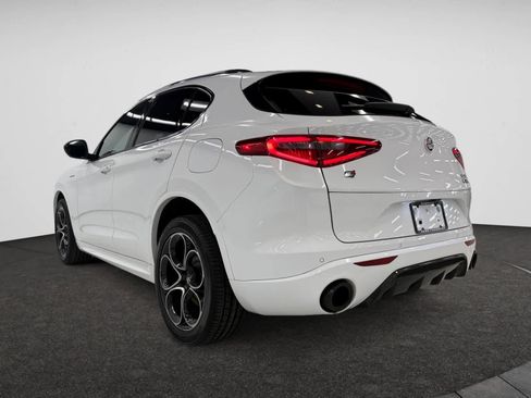 Used 2022 Alfa Romeo Stelvio Veloce image 3