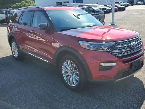 Used 2021 Ford Explorer Limited w/ Equipment Group 301A AWD/4WD image 2