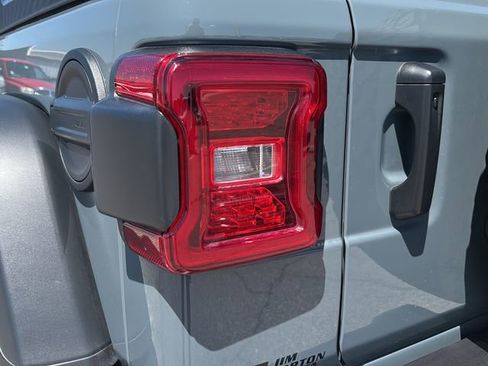Used 2025 Jeep Wrangler Unlimited Rubicon AWD/4WD image 28