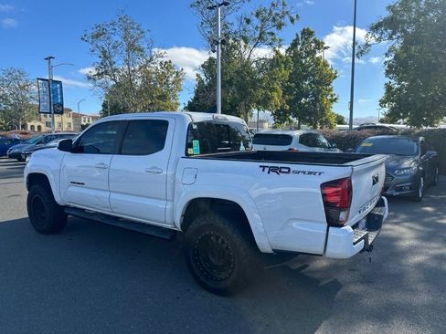 Used 2018 Toyota Tacoma TRD Sport RWD image 4