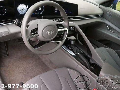 Used 2024 Hyundai Elantra SEL FWD image 11