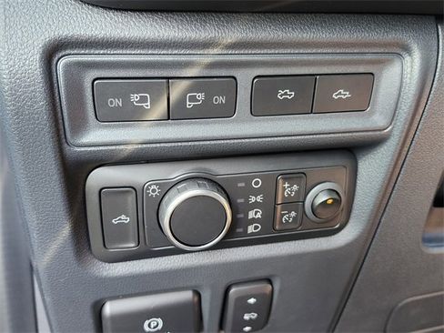 Used 2022 Ford F150 Lightning Platinum image 26