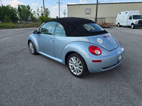 Used 2010 Volkswagen Beetle Convertible FWD image 5