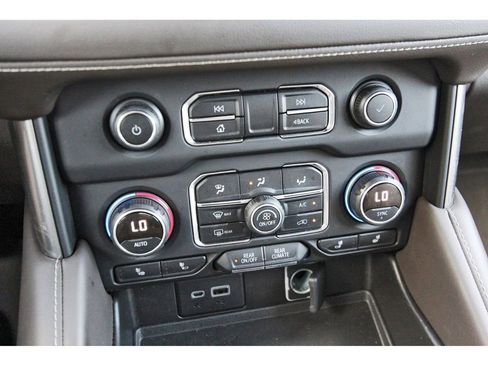 Used 2021 Chevrolet Tahoe Z71 image 27