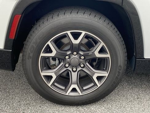 Used 2023 Jeep Wagoneer Series III w/ Preferred Equipment Group image 32