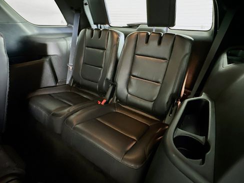 Used 2018 Ford Explorer XLT w/ Equipment Group 202A image 26