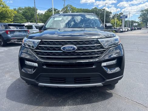 Used 2023 Ford Explorer XLT w/ Equipment Group 202A AWD/4WD image 3