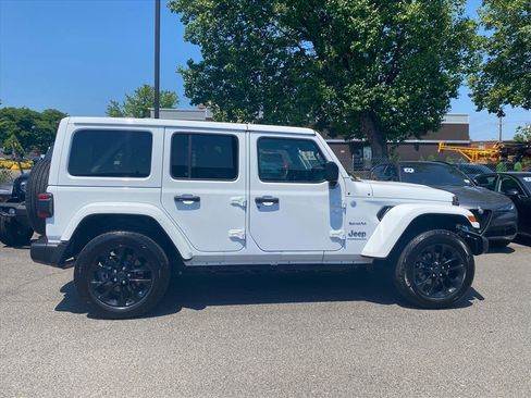 Used 2024 Jeep Wrangler Unlimited Sahara AWD/4WD image 2