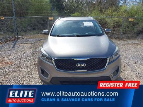 Used 2017 Kia Sorento LX image 11