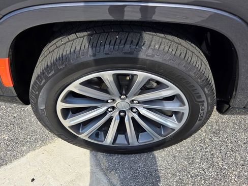 Used 2023 Jeep Grand Wagoneer 4WD w/ Flexible Seating Group image 18