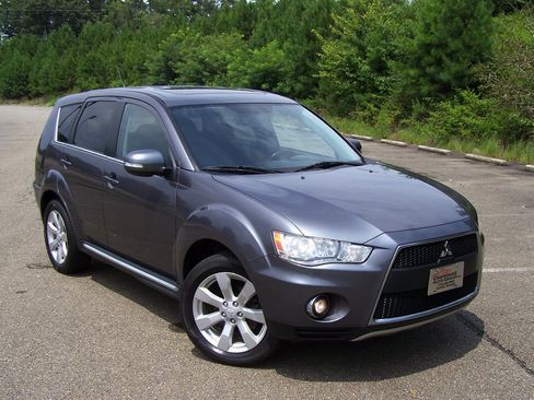 Used 2010 Mitsubishi Outlander GT AWD/4WD image 1