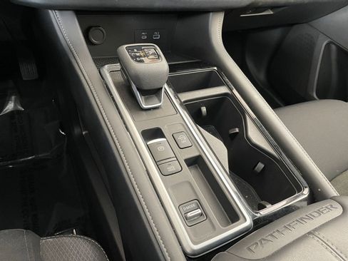 Used 2025 Nissan Pathfinder SV image 42