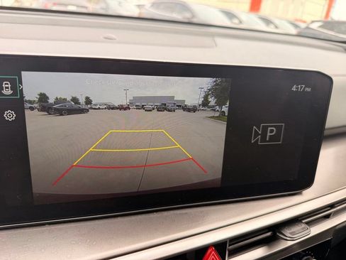Used 2024 Kia Sorento LX FWD image 21