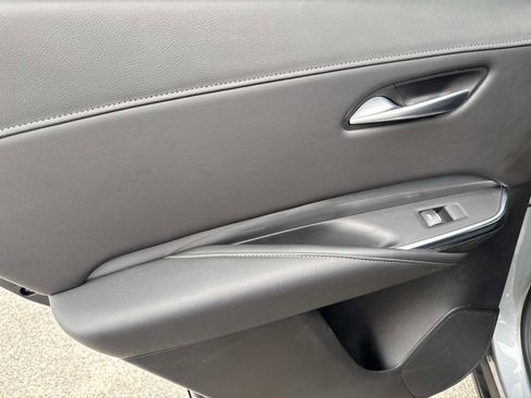 Used 2024 Cadillac XT4 Premium Luxury image 9