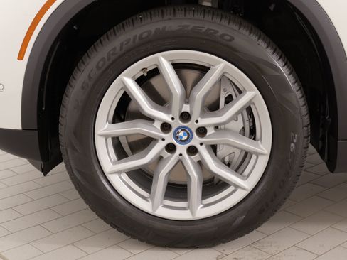 Used 2022 BMW X5 xDrive45e w/ Parking Assistance Package AWD/4WD image 56