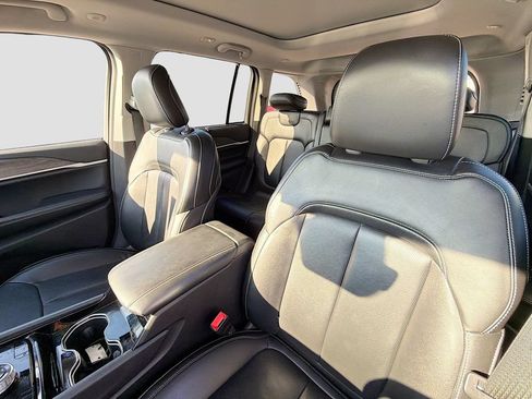 Used 2023 Jeep Grand Cherokee 4WD 4xe w/ Luxury Tech Group II image 12