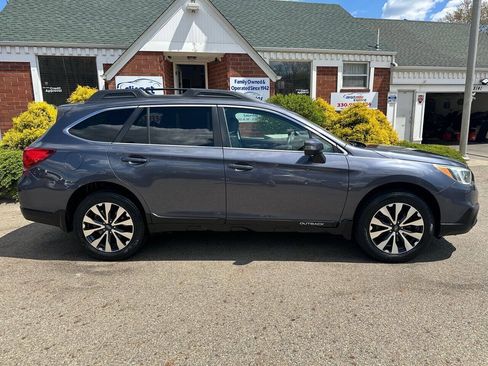 Used 2015 Subaru Outback 2.5i Limited AWD/4WD image 9