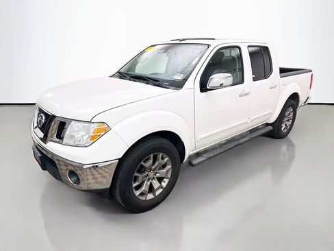 Used 2019 Nissan Frontier SL RWD image 3