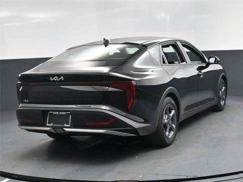 New 2025 Kia K4 LXS image 10