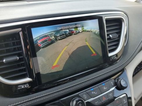 Certified 2023 Chrysler Pacifica Touring-L AWD/4WD image 16