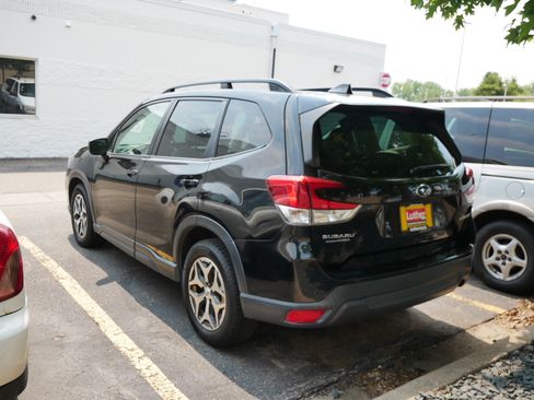 Used 2021 Subaru Forester Premium AWD/4WD image 4