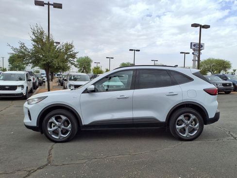 Certified 2025 Ford Escape ST-Line Select AWD/4WD image 3