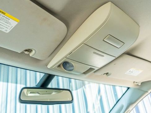 Used 2018 Dodge Grand Caravan SE w/ UConnect Hands-Free Group image 22