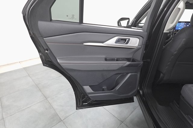 Used 2025 Ford Explorer Active RWD image 26