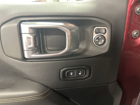 Used 2021 Jeep Wrangler Unlimited Sahara image 9