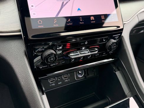 New 2025 Jeep Grand Cherokee Limited image 16