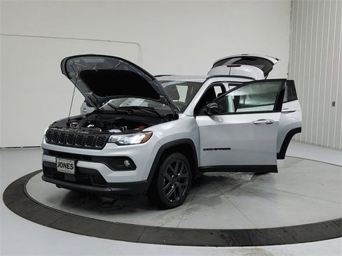 New 2026 Jeep Compass Latitude image 11